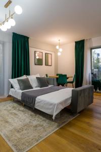 Mido Green Apartment with Private Parking & Self-Check-in