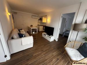 Apartamento de 2 habitaciones en primera línea con vistas al mar