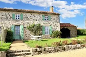 Maison accueillante avec vue sur le lac à Moncoutant - Courlay
