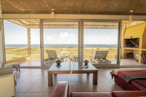 hermosa casa sobre el mar y al único bosque psamófilo costero