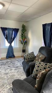 Fall River Complete 2 Bedroom Near Downtown