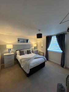 stylish two bed Ipswich apartment close to the waterfront sleeps 5 perfect for contractors leisure travel stays - 3hvězdičkové hotely ve městě Ipswich