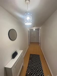 stylish two bed Ipswich apartment close to the waterfront sleeps 5 perfect for contractors leisure travel stays