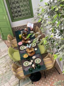 Riad Dar Adal exclusivité 2 à 6 personnes petit déjeuner compris place jemaa El fna