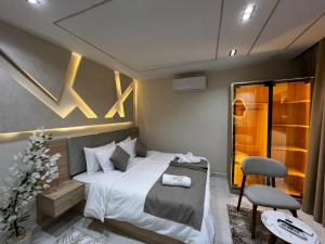 Camel Pyramids View Inn