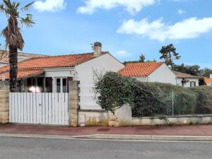 Maisons de vacances Maison charmante a Vaux-sur-Mer avec jardin cloture : photos des chambres