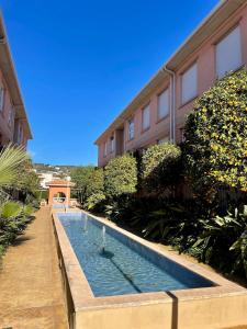 La Senia Garden Pool