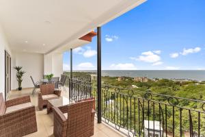 MPH Spacious Penthouse with Ocean Views