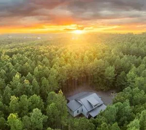 Hideaway Pines - بروكن بو