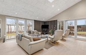 Cozy Home In Hadsund With Wifi