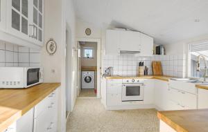 Beautiful Home In Ølsted With Wifi