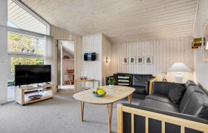 3 Bedroom Pet Friendly Home In Ebeltoft