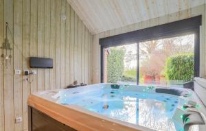 Superb Gite With Jacuzzi