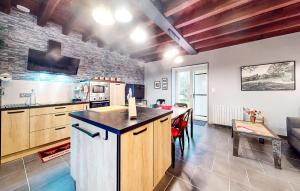 3 Bedroom Lovely Home In La Douze