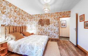 Maisons de vacances 3 Bedroom Lovely Home In La Douze : photos des chambres