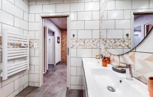 Maisons de vacances 3 Bedroom Lovely Home In La Douze : photos des chambres