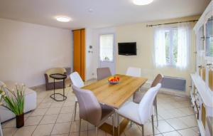 2 Bedroom Amazing Home In Chassiers