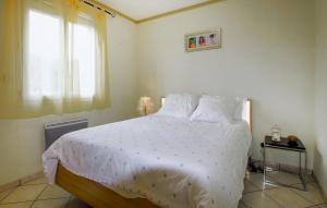 Maisons de vacances 2 Bedroom Amazing Home In Chassiers : photos des chambres