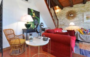 Maisons de vacances Gorgeous Home In Saint-Laurent-Du-Verdo : photos des chambres