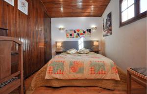 Maisons de vacances Gorgeous Home In Saint-Laurent-Du-Verdo : photos des chambres