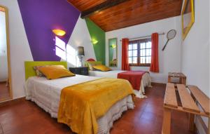 Maisons de vacances Gorgeous Home In Saint-Laurent-Du-Verdo : photos des chambres