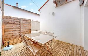 Gorgeous Home In Royan With Wifi