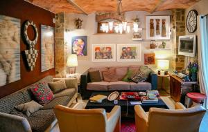 6 Bedroom Nice Home In Lamporecchio