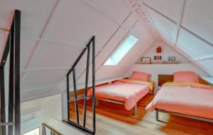 1 Bedroom Cozy Apartment In Carolles