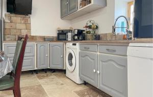 Maisons de vacances 1 Bedroom Gorgeous Home In Orgon : photos des chambres