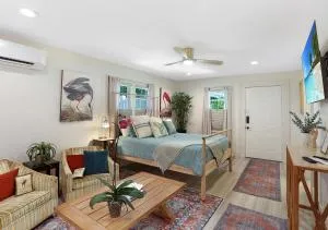 The Poe - Stylish Studio in downtown High Springs - Bell