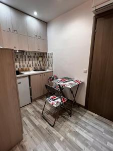 Small budjet deluxe studio down town