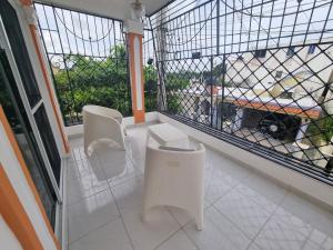 Apt moderno con balcón en área tranquila