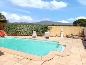 Maisons de vacances Maison avec piscine privee a Caromb, ideale pour famille : photos des chambres