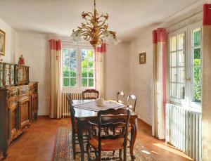 Maison avec piscine privée à Caromb, idéale pour famille