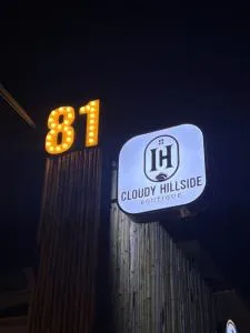 cloudy hillside boutique - 洛伊城