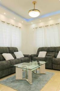 Esmeralda modern apartment at Romana del Oeste