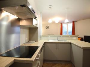 Appartements Bel F3 en hyper centre du Mont Dore, 50m des Thermes, 7 couchages, tout equipe, classe 2 etoiles - FR-1-415-14 : photos des chambres