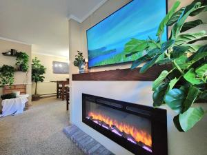 Tahoe Shoreline Retreat - Close to Ski Resorts & HOA Amenities