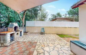 Nice Home In Saint-Georges-De-Didon