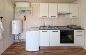 Cozy Home In Laholm With Wifi