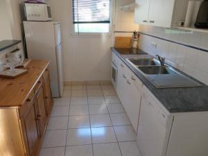Maisons de vacances Maison 3 chambres pres plage, animaux acceptes, parking, Sarzeau - FR-1-775-10 : photos des chambres