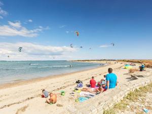 Maisons de vacances Maison 3 chambres pres plage, animaux acceptes, parking, Sarzeau - FR-1-775-10 : photos des chambres