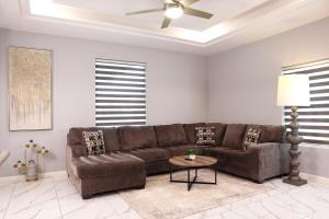 2Bd Modern Home In Gated Community