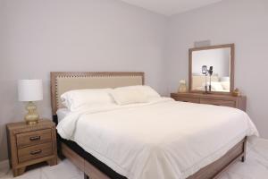 2Bd Modern Home In Gated Community