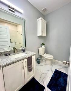 2Bd Modern Home In Gated Community