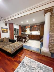 Elegant 5 bedr apartment with sauna in the centre, near Viru and Old Town, with private parking