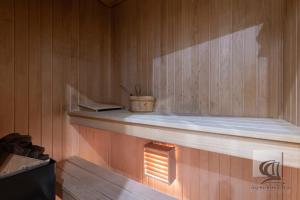 Elegant 5 bedr apartment with sauna in the centre, near Viru and Old Town, with private parking