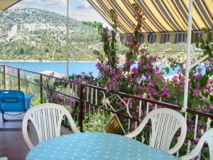 Family-friendly apartment with parking in Vinišće, 100 m²