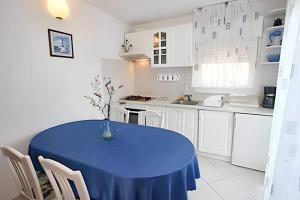 Family-friendly apartment with parking in Vinišće, 100 m²