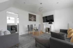 3 Bed House in Rochester 4 Beds - Wainscot